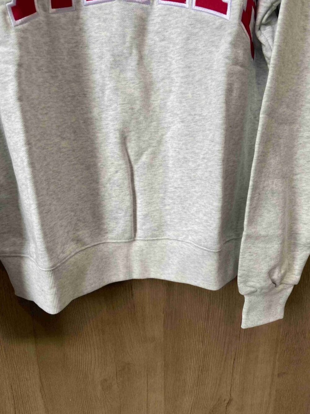 PARKE Heather Grey Mock Neck Sweatshirt Red Letter Patch - Picture 4 of 6